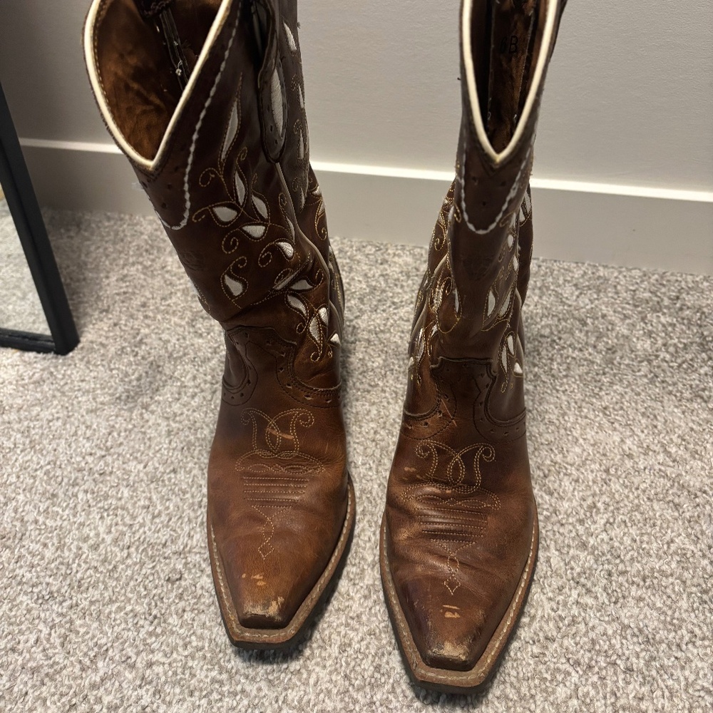 Ariat Cowboy boots